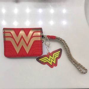 DC COMICS WONDER WOMAN CLASSIC WRISTLET WALLET